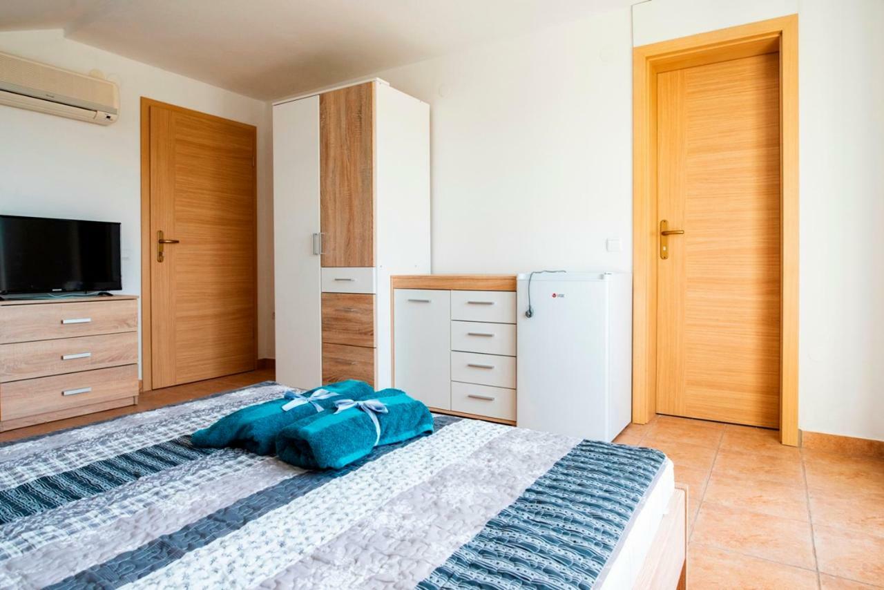 Lavanda Apartments&Studios Пинезичи Экстерьер фото
