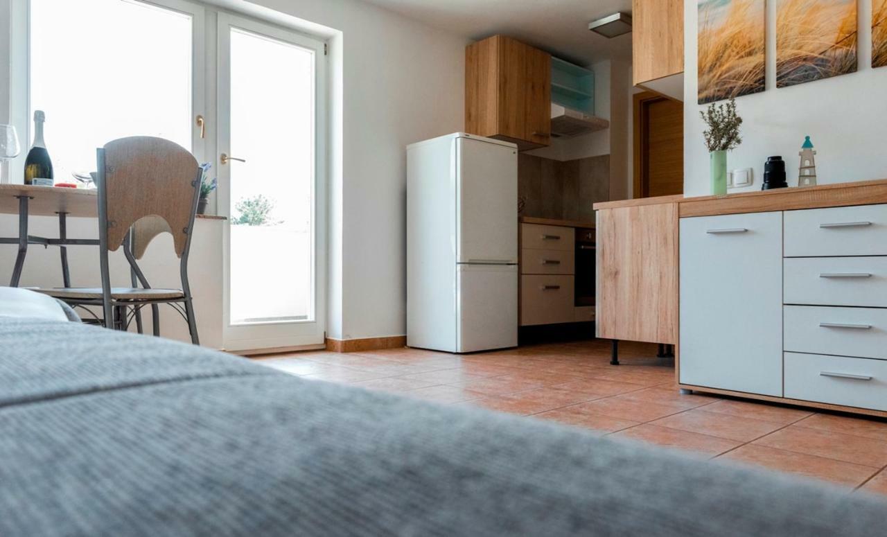 Lavanda Apartments&Studios Пинезичи Экстерьер фото