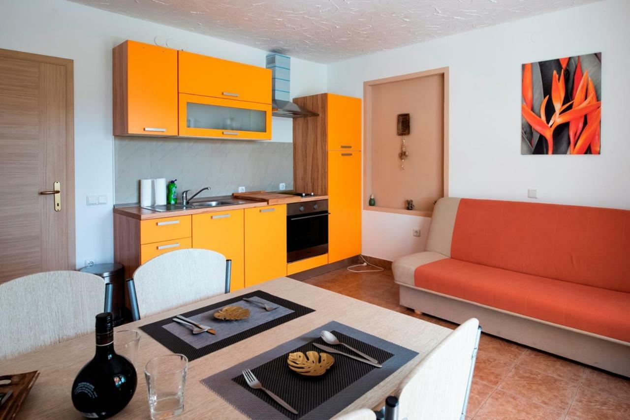 Lavanda Apartments&Studios Пинезичи Экстерьер фото