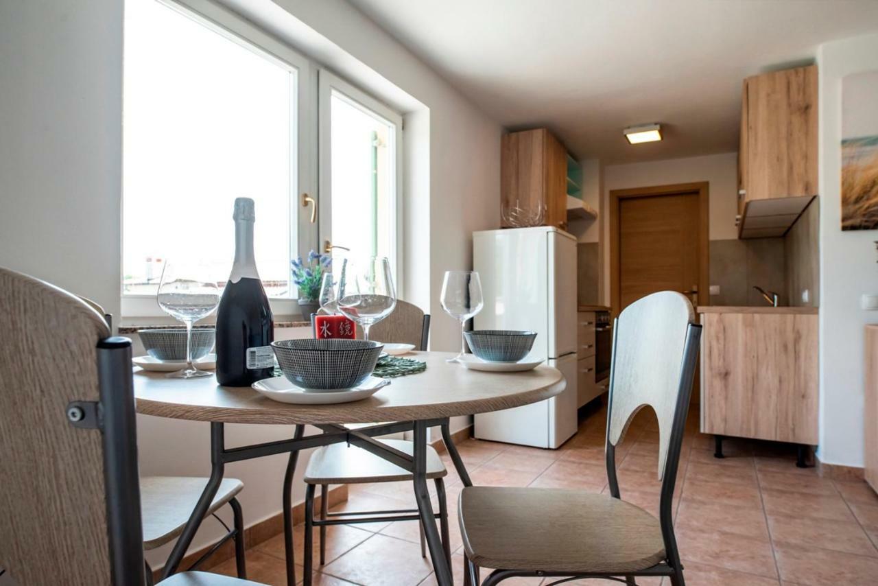 Lavanda Apartments&Studios Пинезичи Экстерьер фото