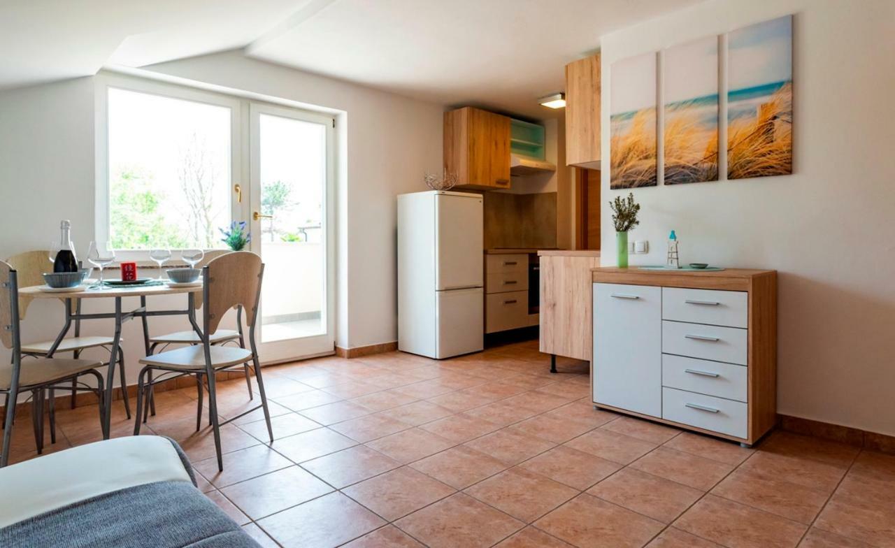 Lavanda Apartments&Studios Пинезичи Экстерьер фото