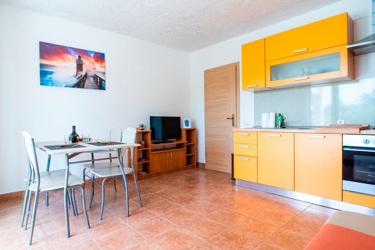 Lavanda Apartments&Studios Пинезичи Экстерьер фото